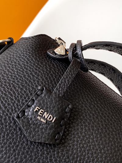 フェンディバッグ角部分ディテール